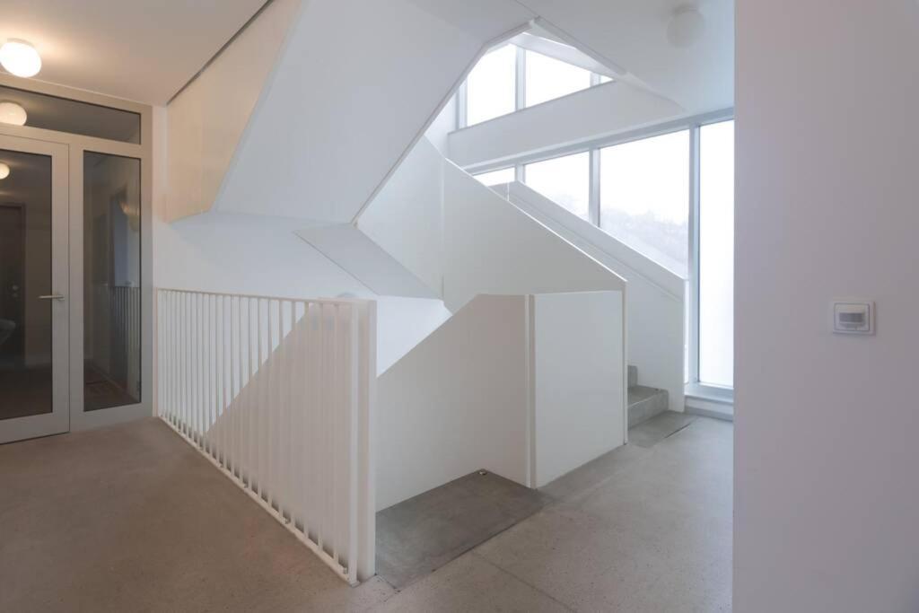 Bright Studio, 10min To The Centre, Free Parking Appartamento